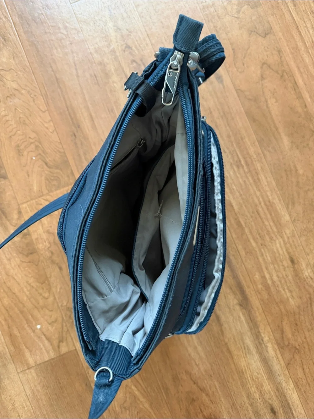 Travelon Navy Blue Crossbody Messenger Bag